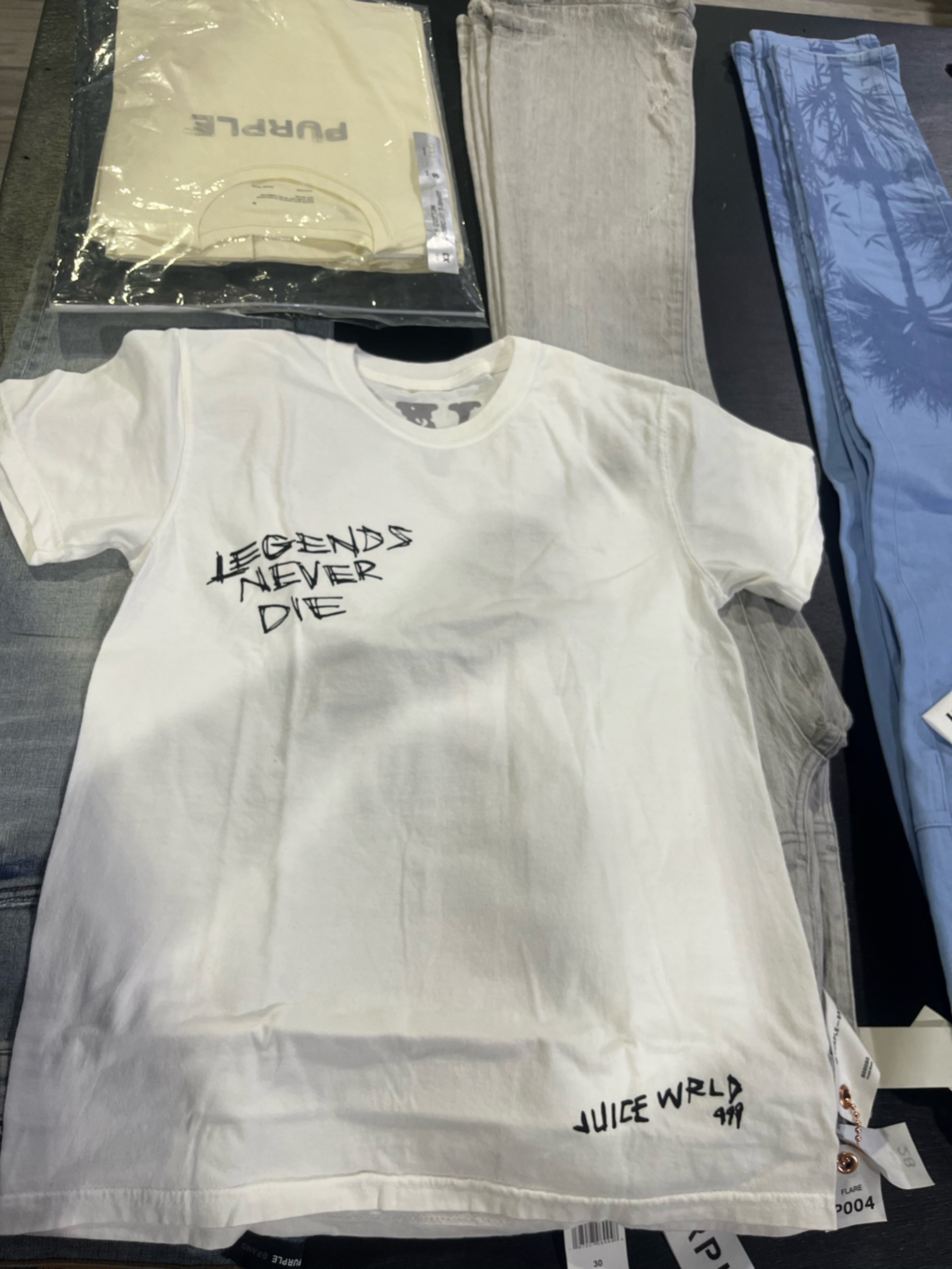 Vlone "Legends Never Die" Graphic Tee
